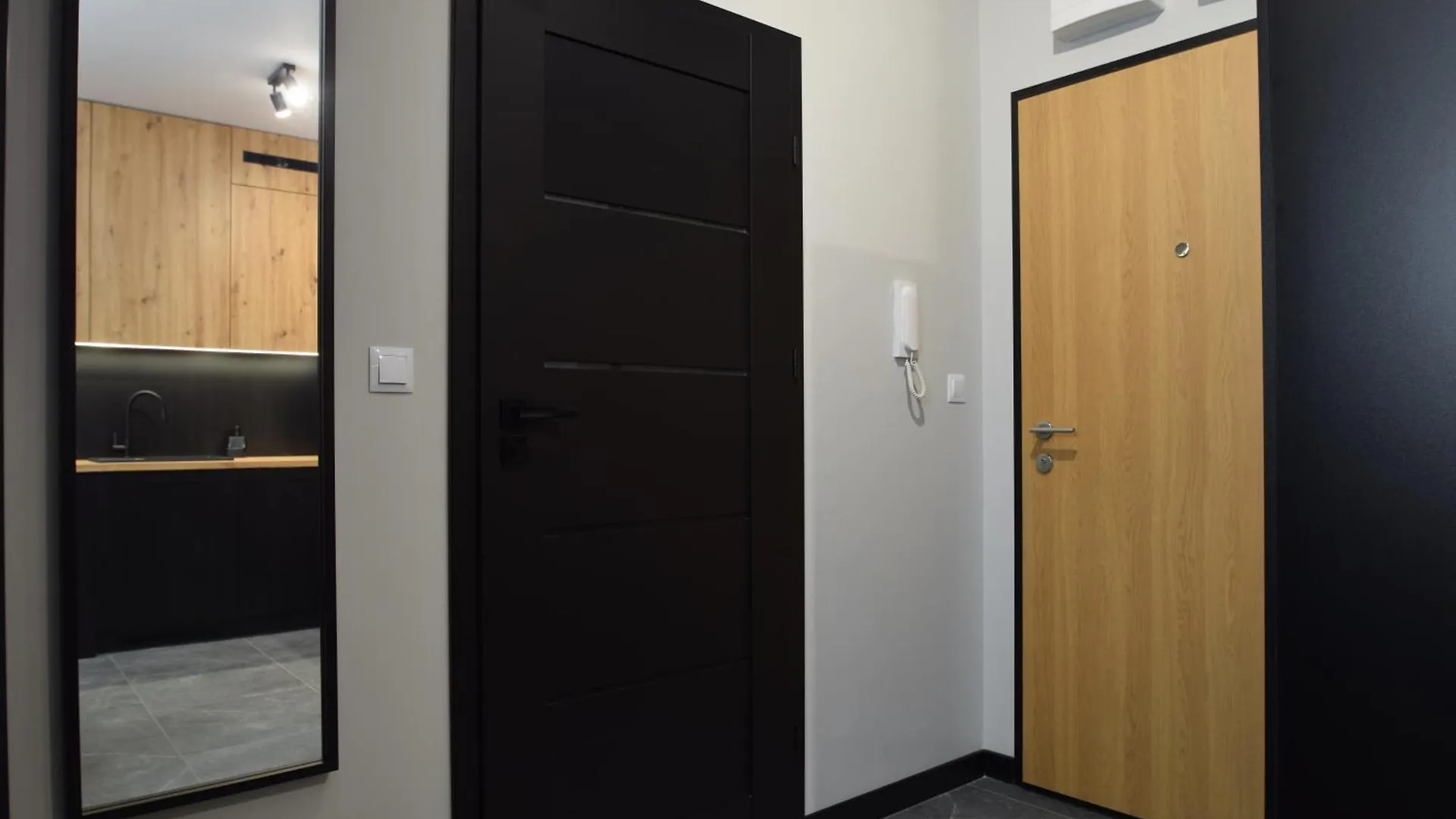 Apartament Premium Black&White By Lookap Poznan 0*,  Polonya